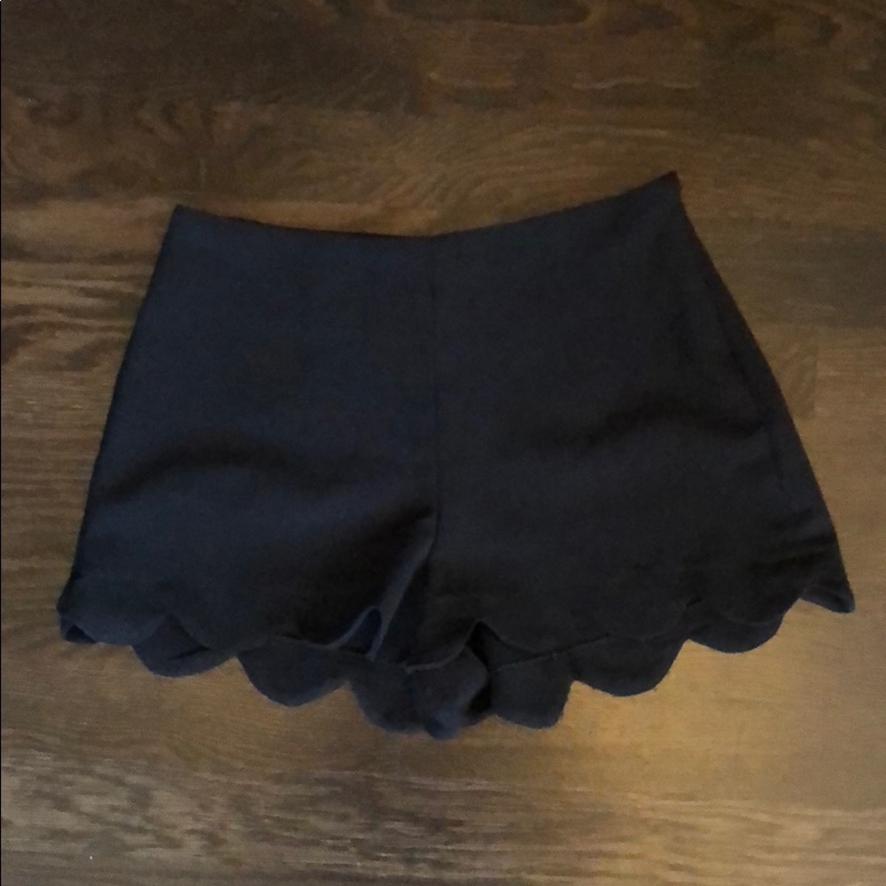 scallop black shorts